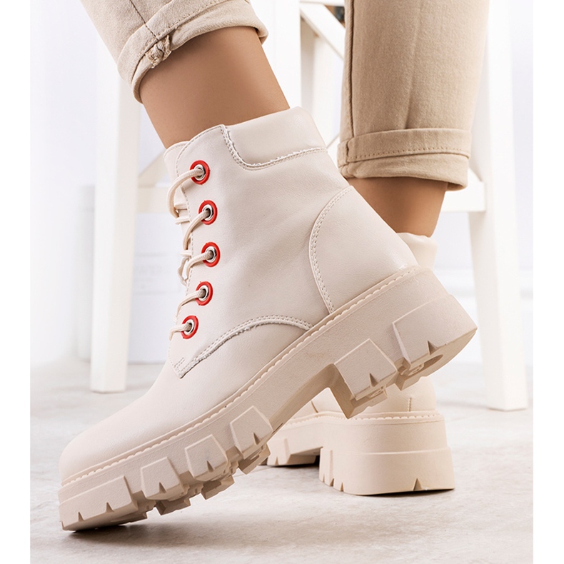 Beiga låga stövlar från Ursa beige 1