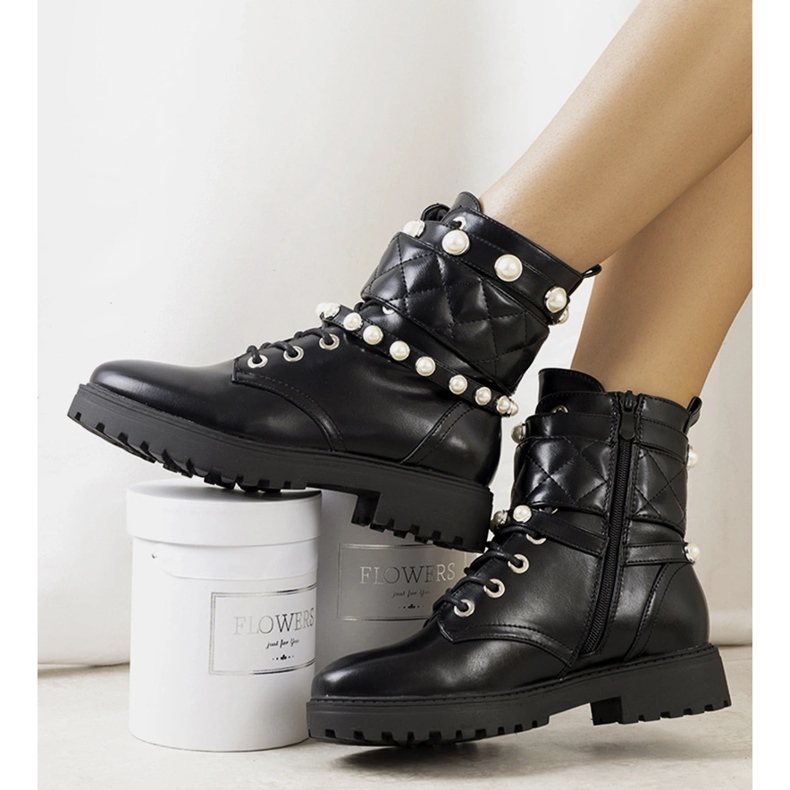 Svarta damstövlar från Cesia 1