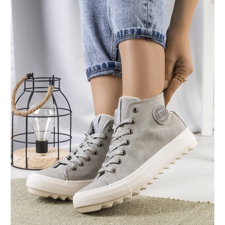 Grå isolerade sneakers Big Star EE274114 1