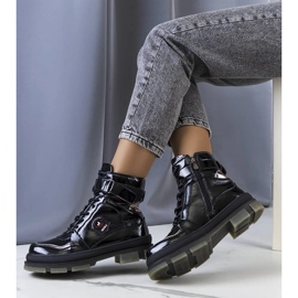 Svarta lackstövlar från Salent 1