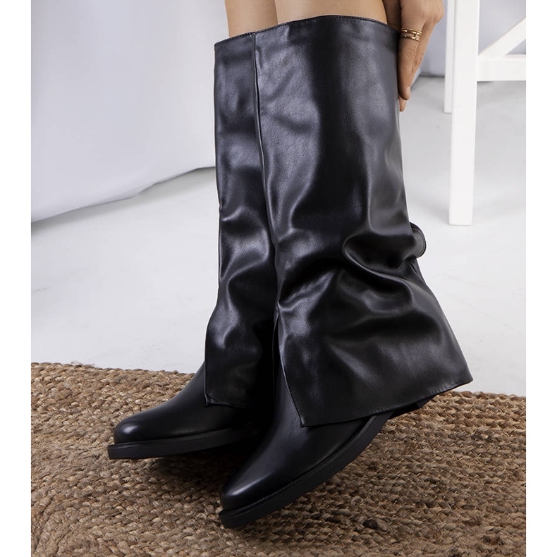 PA1 Svarta Moerna stövlar 1