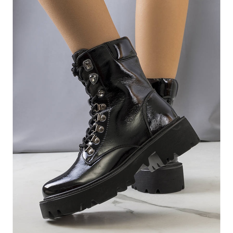 PA1 Svarta stövlar på traktorsulan på Iglesi 1