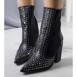 PA1 Svarta stövlar dekorerade med Orazi nitar 1