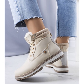 BM Beige isolerade stövlar från Saylor 1