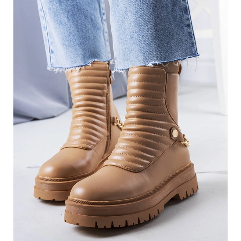 Beige isolerade stövlar med Pareda-kedja 1