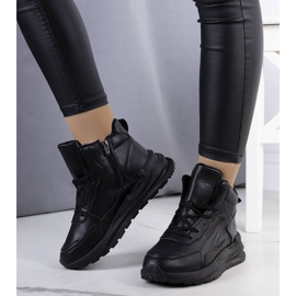 Svarta isolerade sneakers från Tasma 1