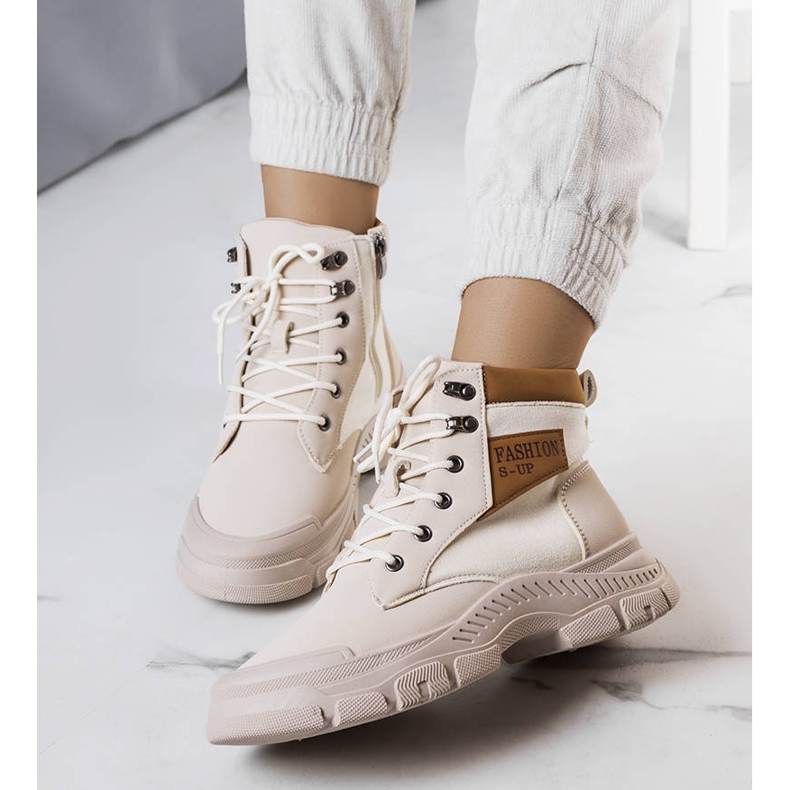 BM Fordla beige isolerade stövlar 1