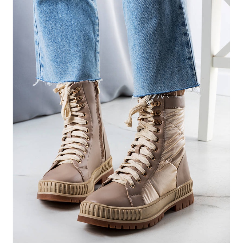 Beige isolerade stövlar från Hamina 1