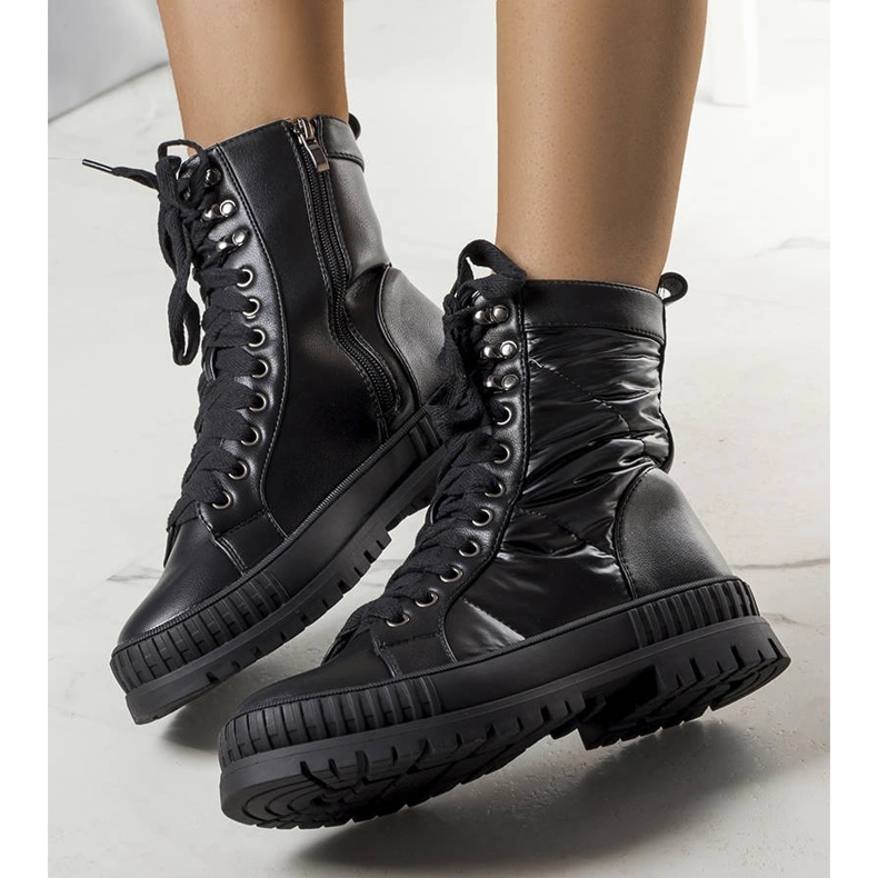 Svarta isolerade stövlar från Hamina 1