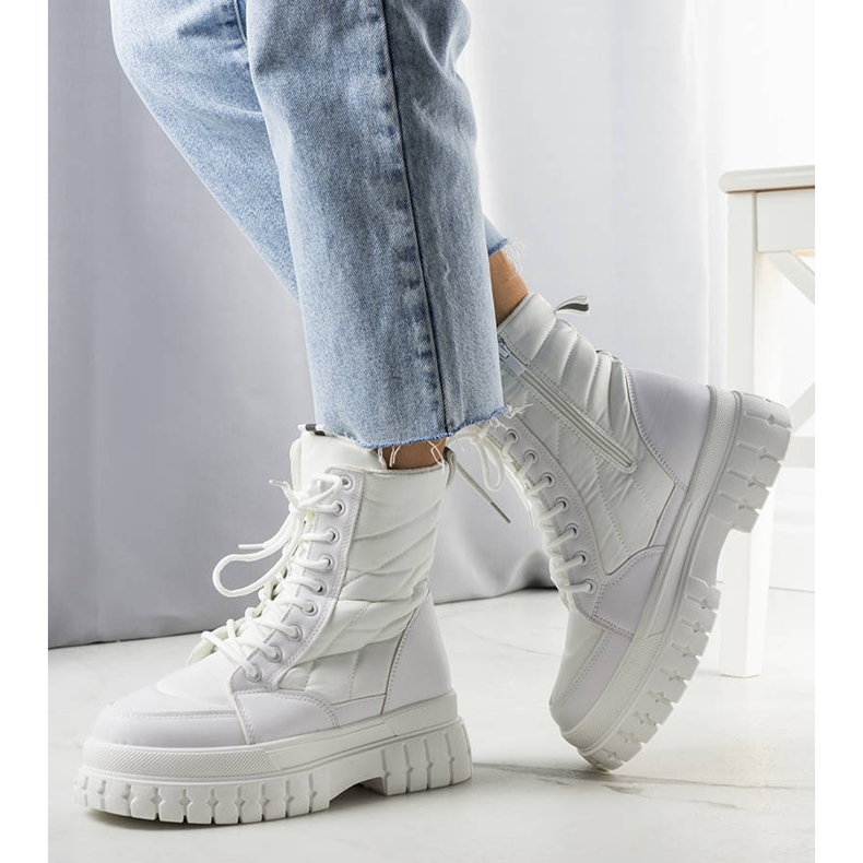 BM Vita isolerade snöstövlar från Arinna 1