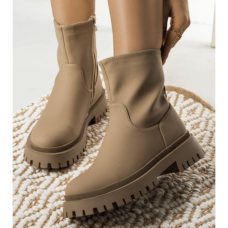 Basilika bruna isolerade stövlar 1