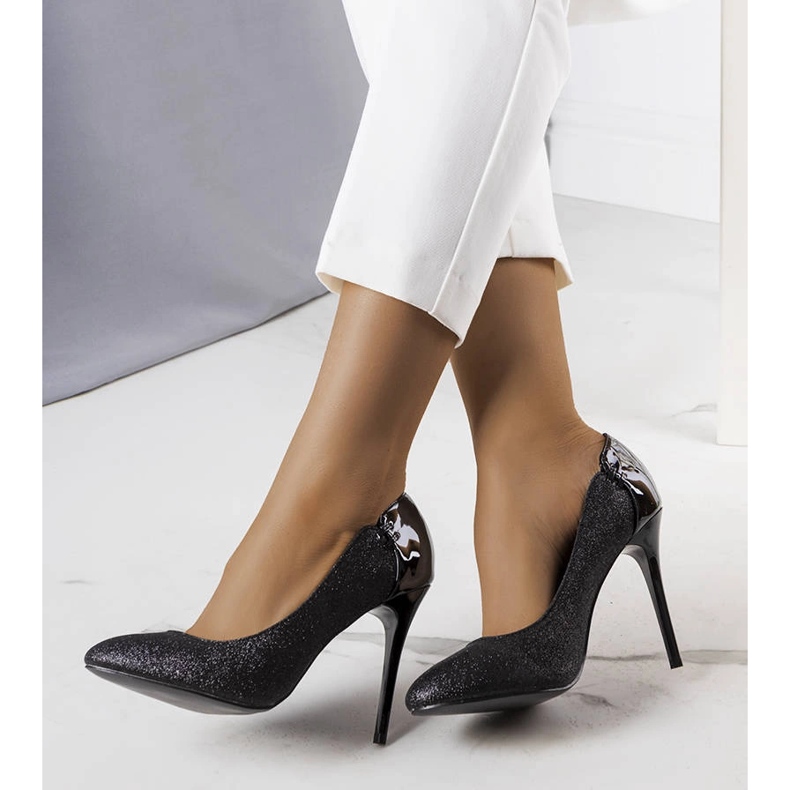 Svarta glitterpumps från Naina 1