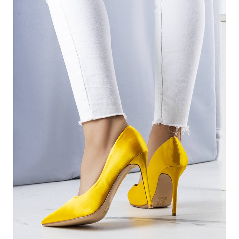 BM Gula stift med satinfinish från Lochlan 1