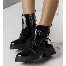 Svartlackade isolerade stövlar från Faleri 1