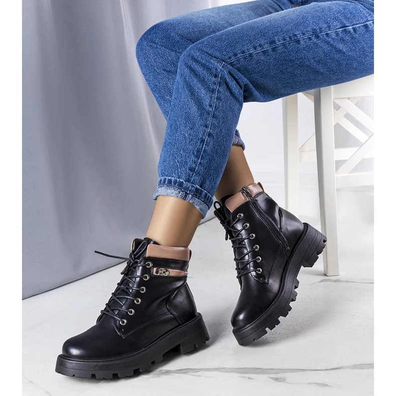 Svarta isolerade stövlar från Artois beige 1