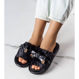 Svarta tofflor med rosett från Peter 1