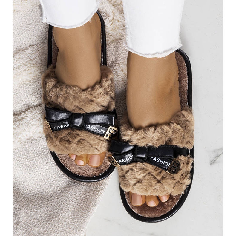 BM Bruna tofflor med rosett från Peter 1