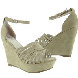 Pumps på en wedge mocka F031 Beige 1