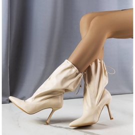 Annalisera beige stövlar med stilettklack 1