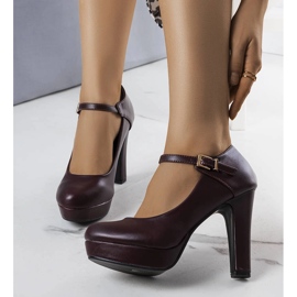 Vinröda högklackade pumps från Bryce brun 1