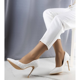 Vita quiltade höga klackar 1