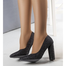 BM Svarta brokadpumps från Belle 1