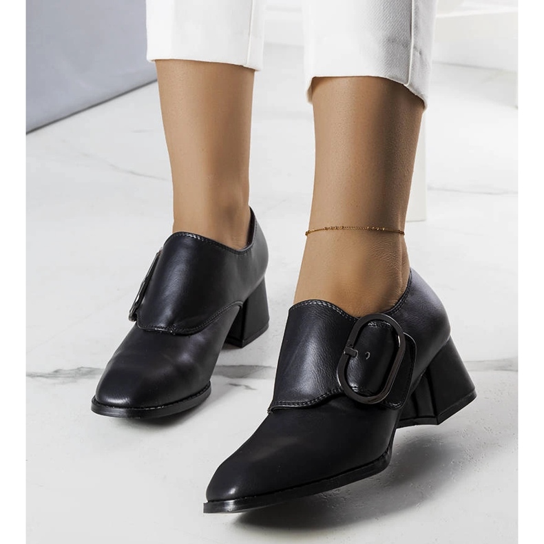 Svarta klackpumps från Ailani 1