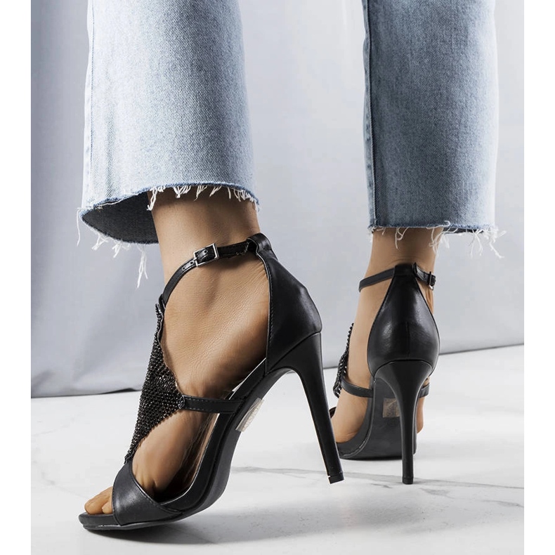 Svarta eleganta högklackade sandaler från Caleb 1