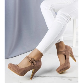 Beige högklackade pumps från Quinn 1