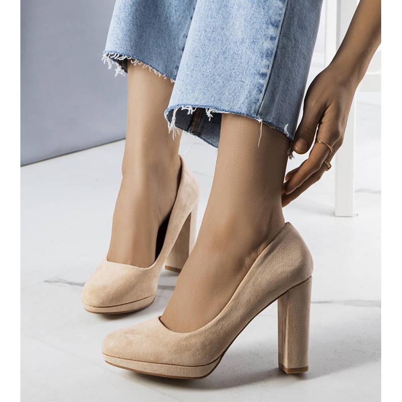 Beiga stilettpumps från Leonard beige 1