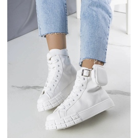 Vita stövletter med Willie-påse 1