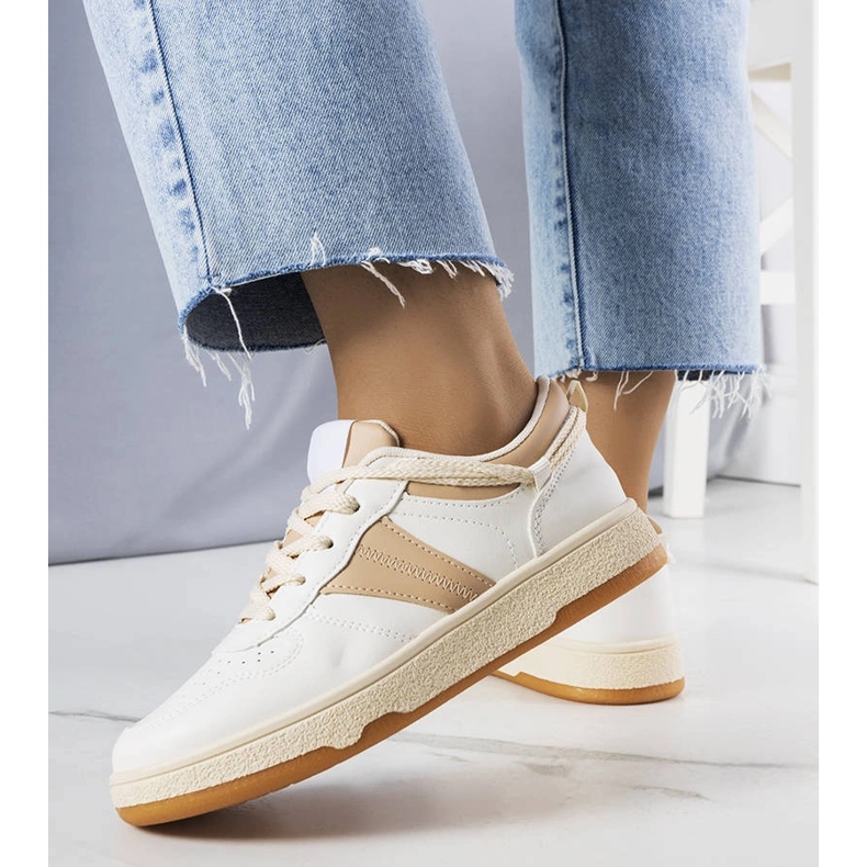 Beige damsneakers från Marcella 1