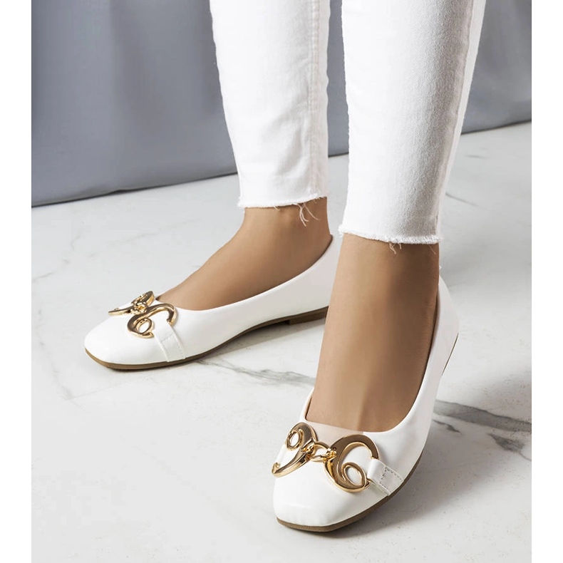 Vita plattor med fyrkantig tå från Shawn 1