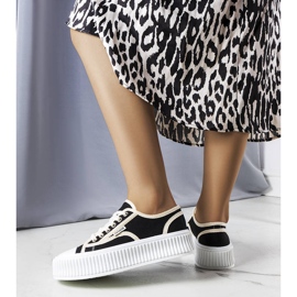 PA1 Svarta platåsneakers från Connie 1