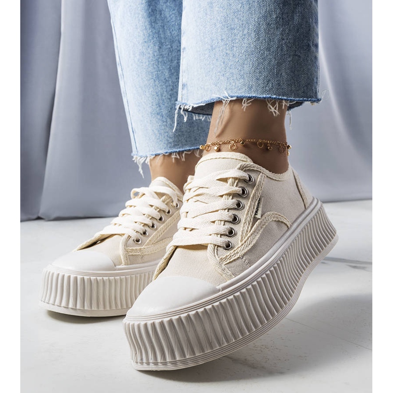 PA1 Beiga platåsneakers från Connie beige 1