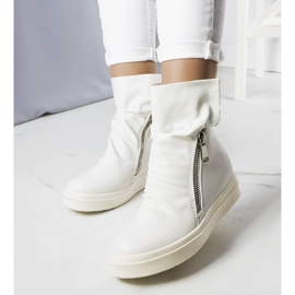 PA1 Vita kilstövlar från Monique 1