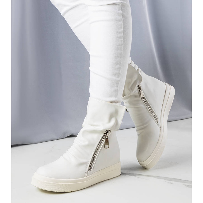 PA1 Vita kilstövlar från Monique 2