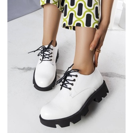 Josephine vita skor med massiv sula 1