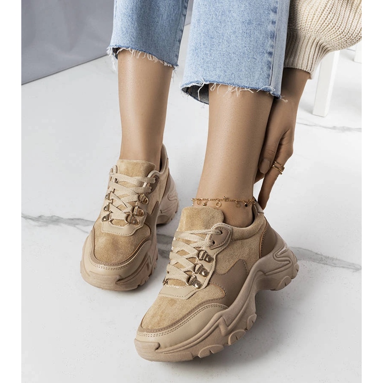 Beige sneakers i blandat tyg från Jenna 1