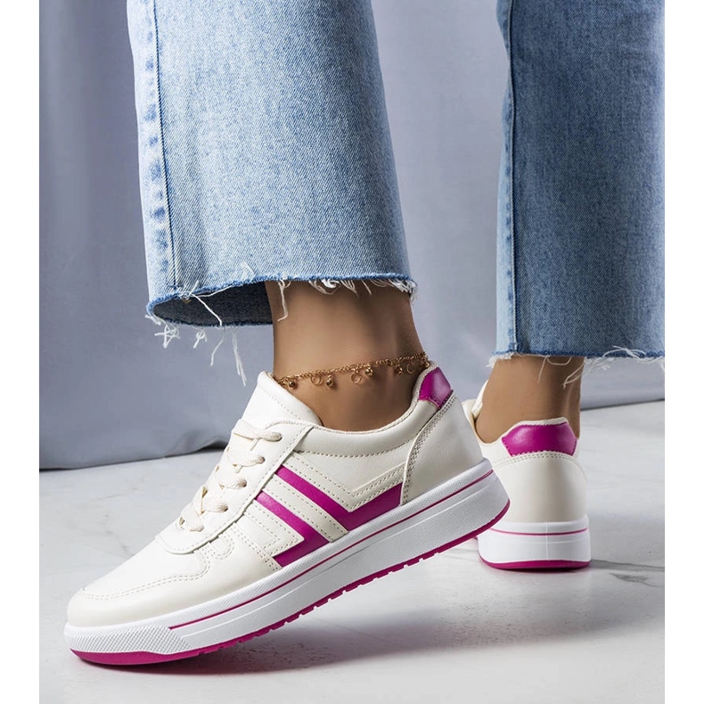 Krämfärgade sneakers med rosa inlägg från Olympia beige 1