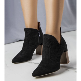 PA1 Svarta öppna stövlar från Hachée 1