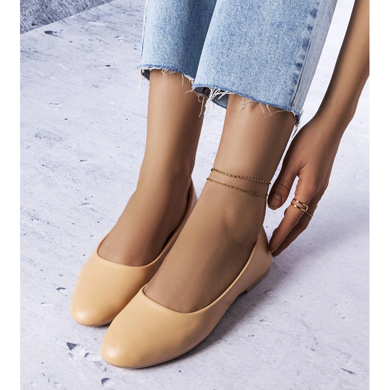 Beige ballerinor med innersula i läder från Truchon 1