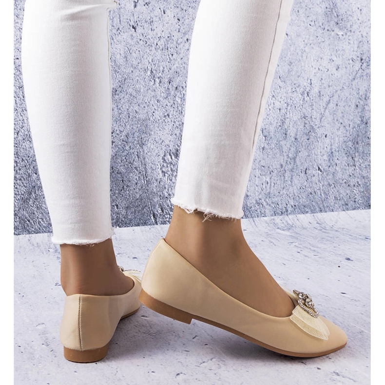 Beiga ballerinor med rosett och strass från LaGarde beige 1