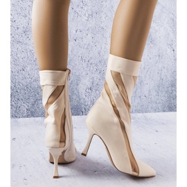 Beige stövlar med transparenta inlägg från Jay 1