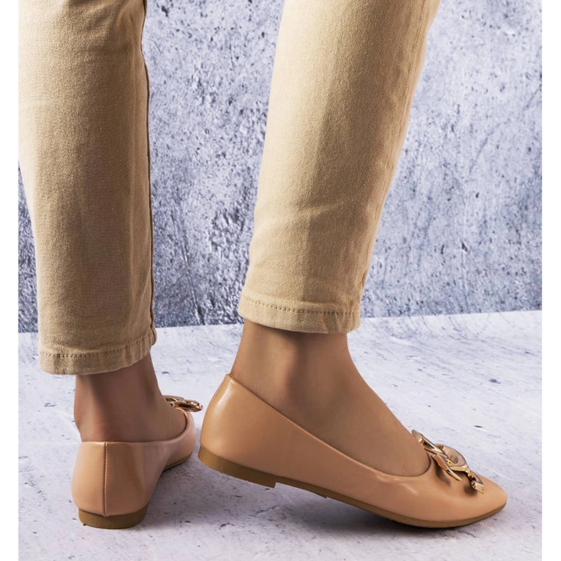 Mörkbeige ballerinor med Vallée-utsmyckning 1