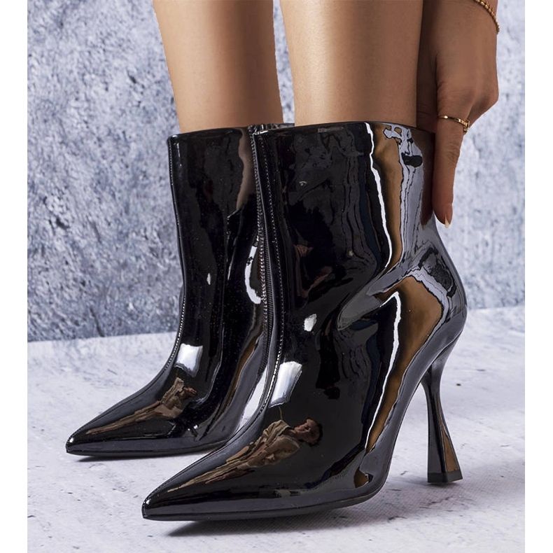 Mariette svarta högklackade stövlar 1