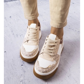 Bruna sneakers dekorerade med Grandbois monogram 1