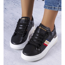 Svarta skor med patentinlägg från Annot 1