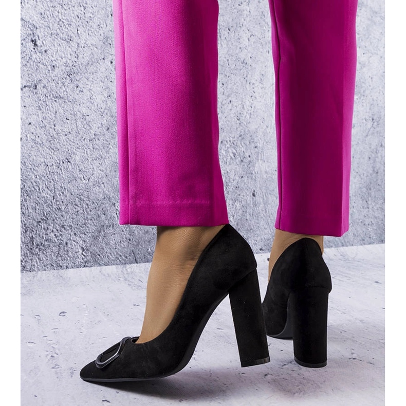 Svarta eleganta pumps från Vinceza 1