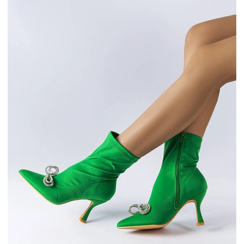 Gröna stövlar dekorerade med en Mars-rosett i zirkon 2